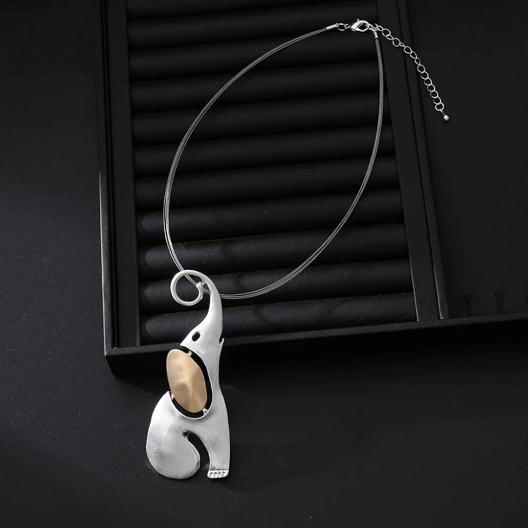 Colar Zynelle Elefante Retrô – Um Símbolo de Força e Sofisticação