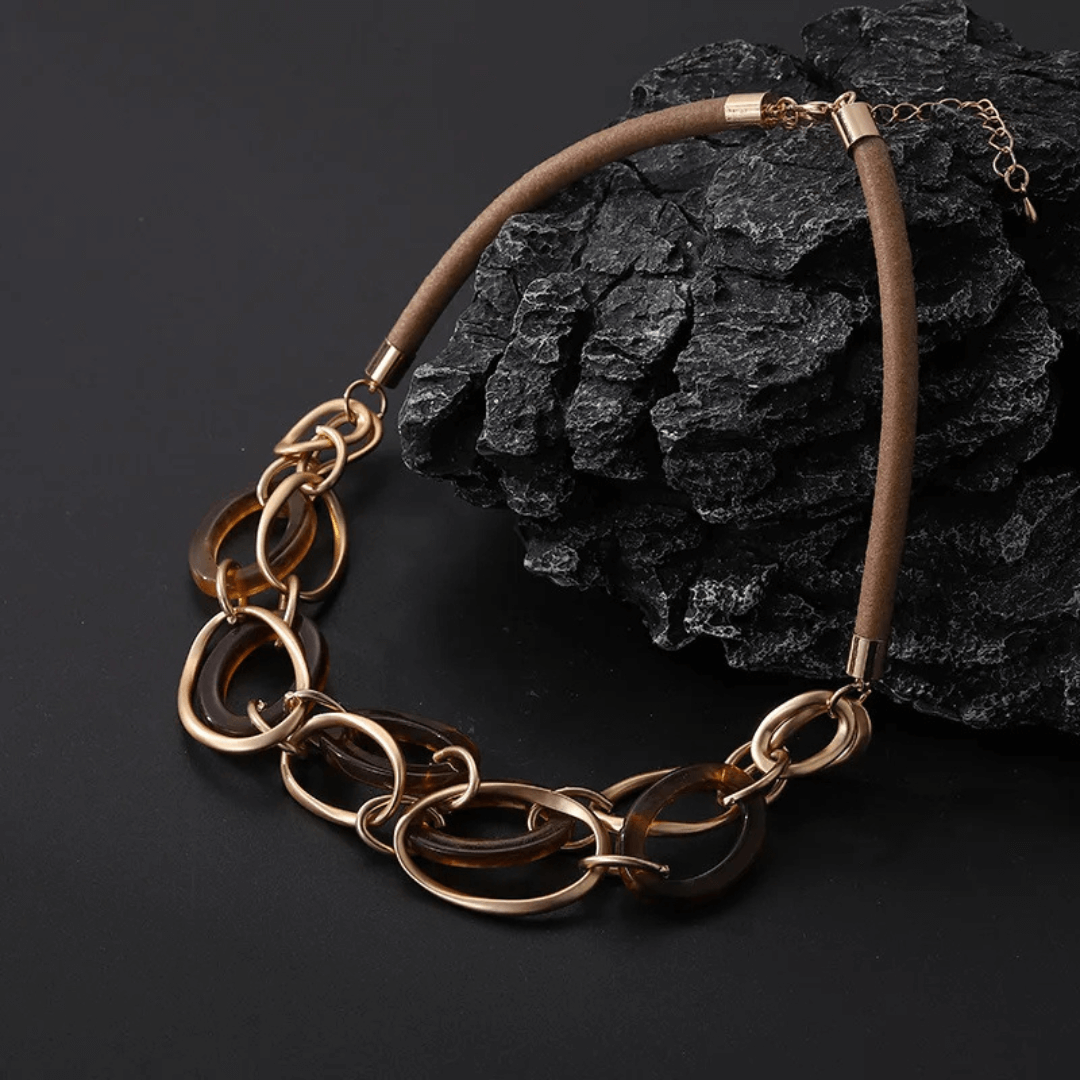 Colar Zynelle Corrente Chunky de Couro – Elegância Forte e Irresistível