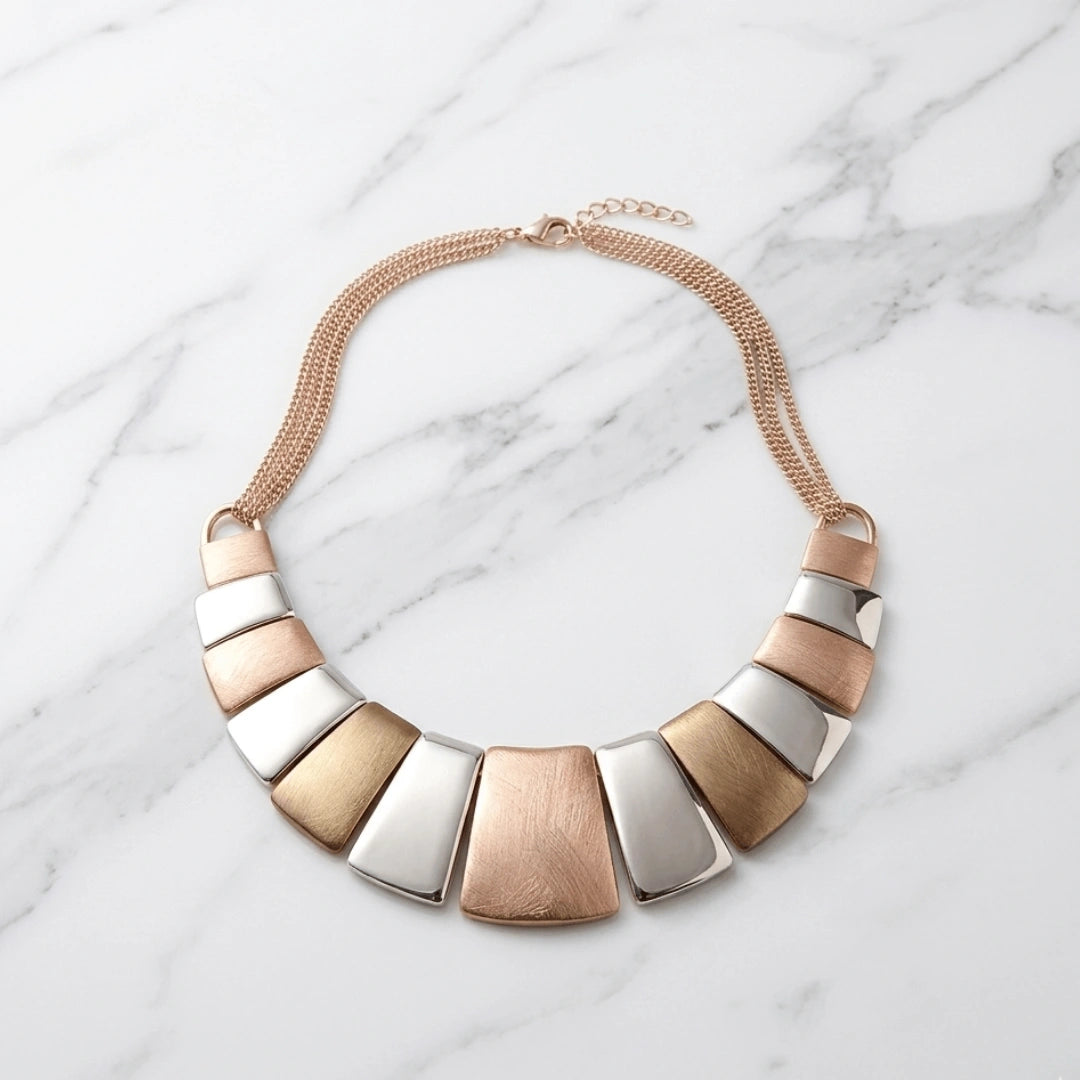 Colar Zynelle Geometria Irregular – Elegância Moderna que Marca Presença