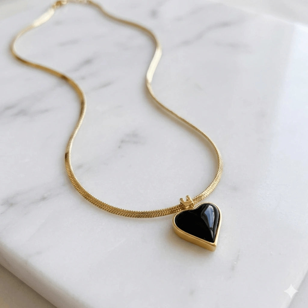 Colar Zynelle Coração Dourado – Sofisticação Feminina