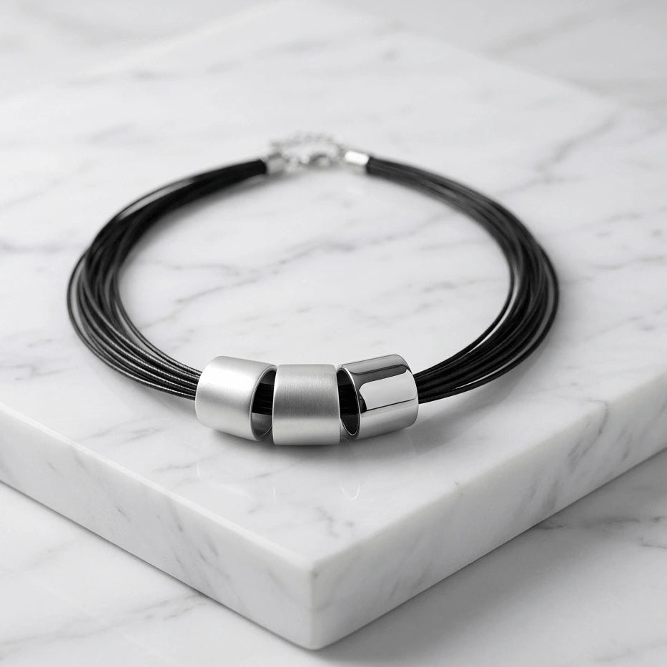 Colar Zynelle Boho em Couro – Charme Vintage que Destaca Seu Visual