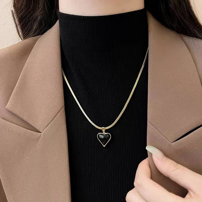 Colar Zynelle Coração Dourado – Sofisticação Feminina