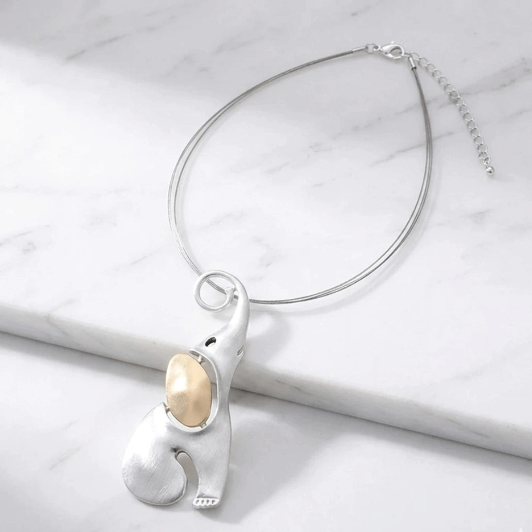 Colar Zynelle Elefante Retrô – Um Símbolo de Força e Sofisticação