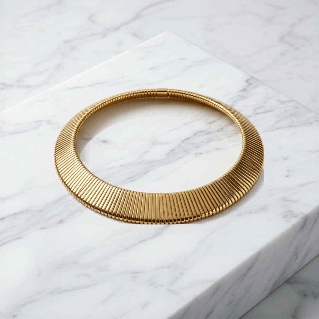 Colar Zynelle Dourado Maxi — O destaque que transforma o visual