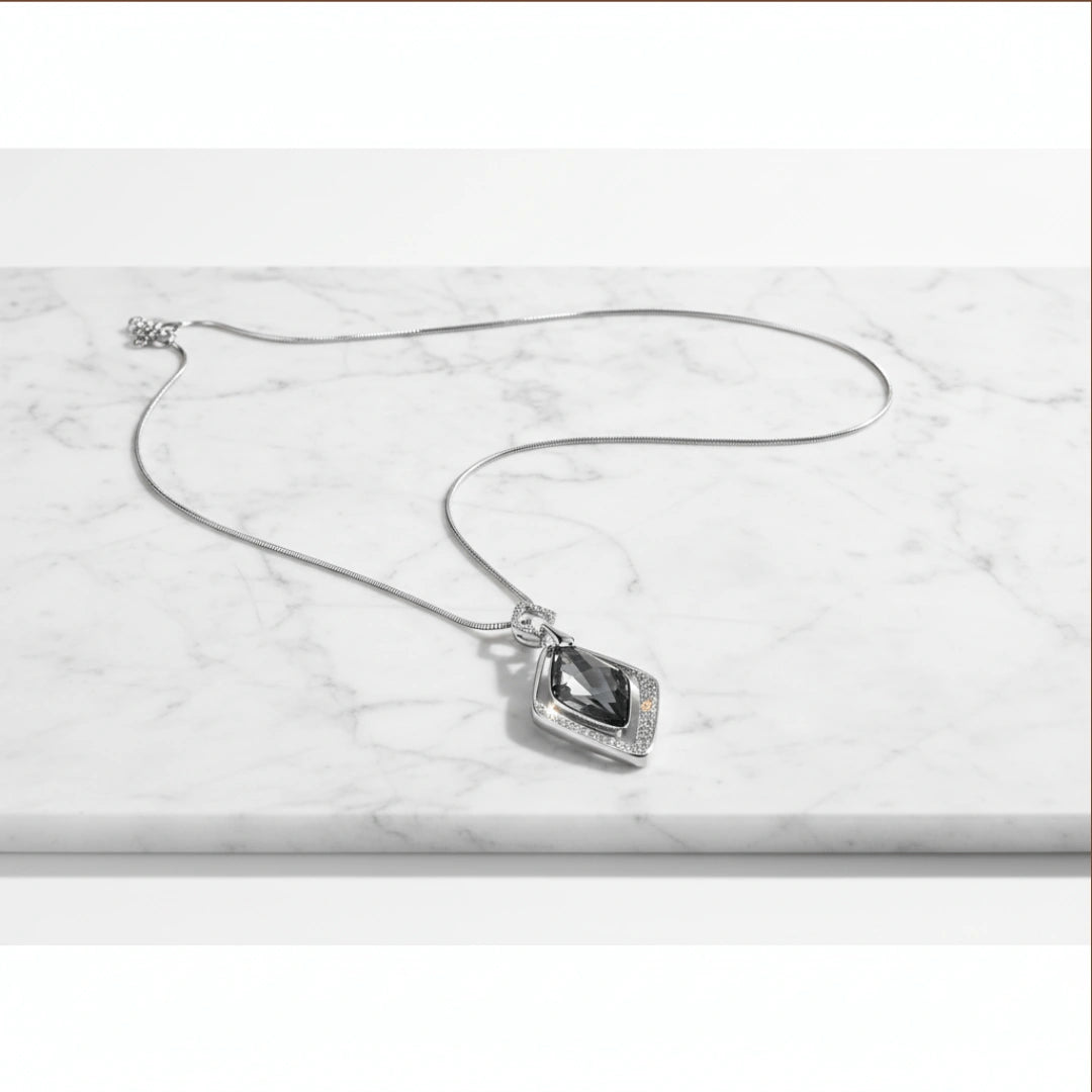 Colar Zynelle Imperial  – Majestade em Cada Brilho