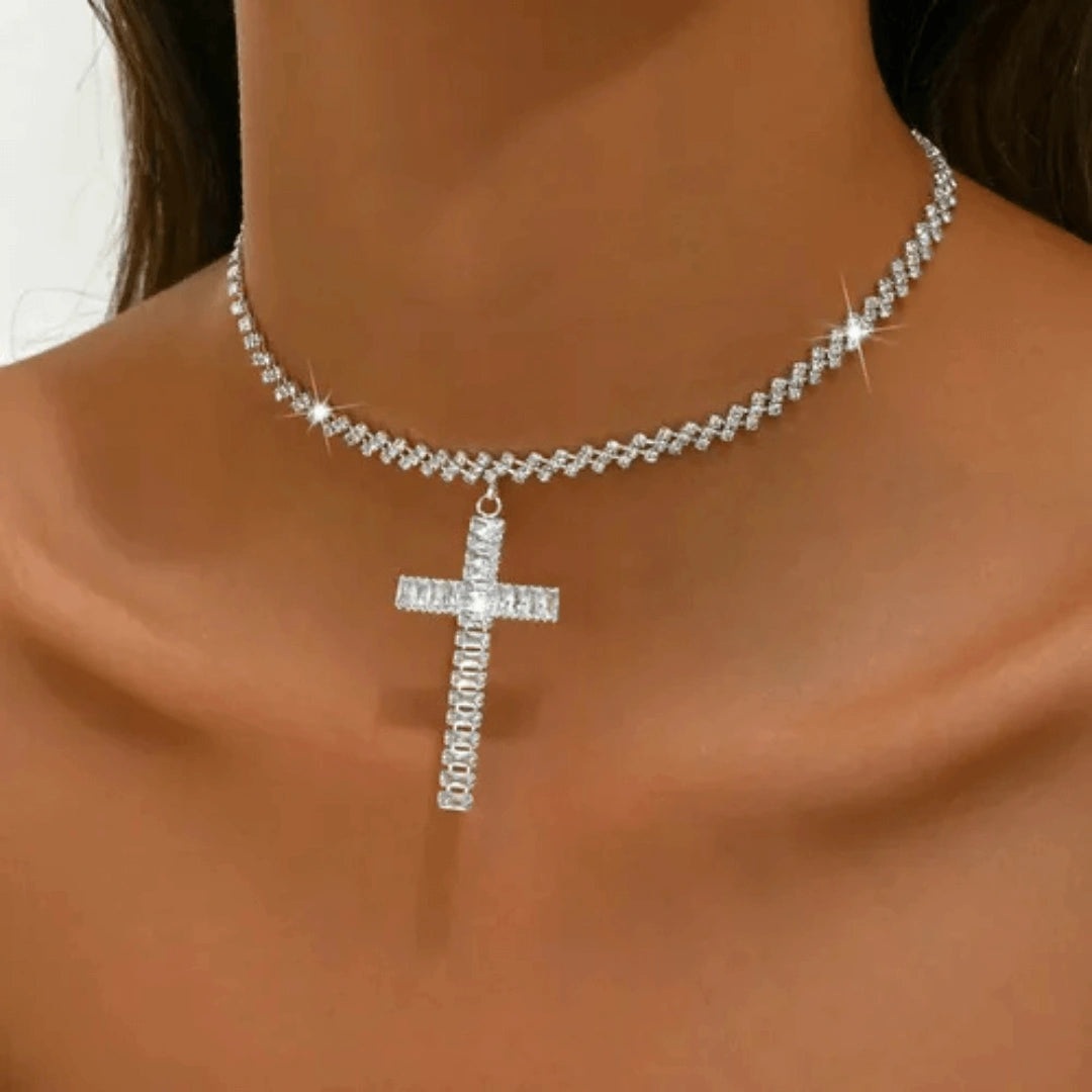 Conjunto Zynelle Cruz de Cristais — Elegância e Brilho