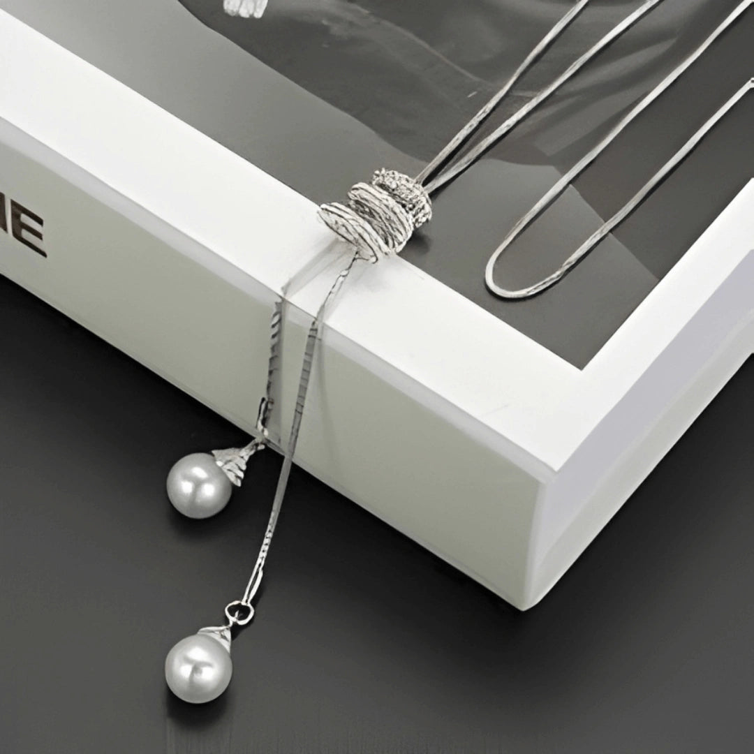 Colar Zynelle Prata com Pérolas — Delicadeza que valoriza seu visual