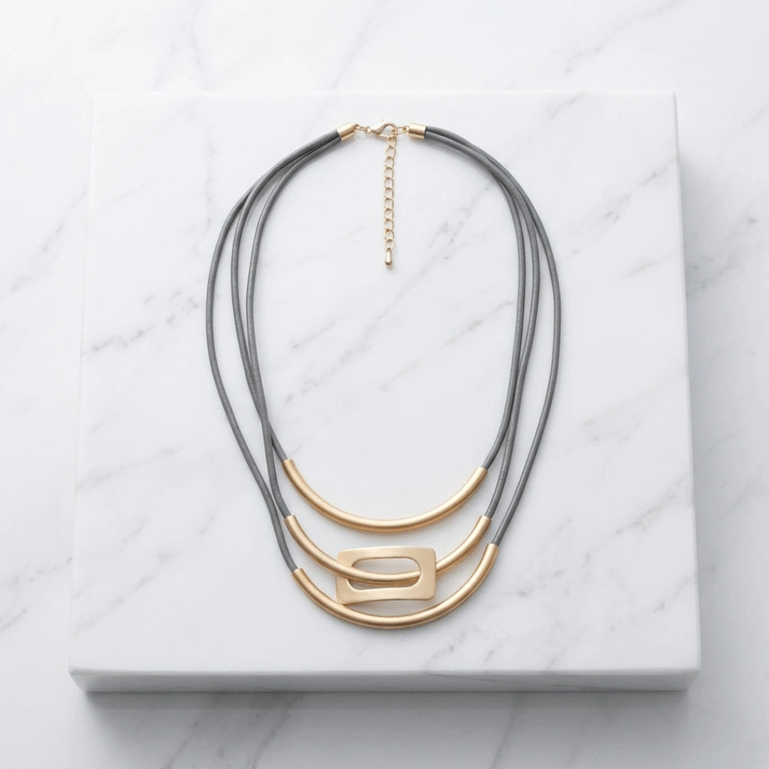 Colar Zynelle Ouro Minimal — Um toque refinado para o visual moderno