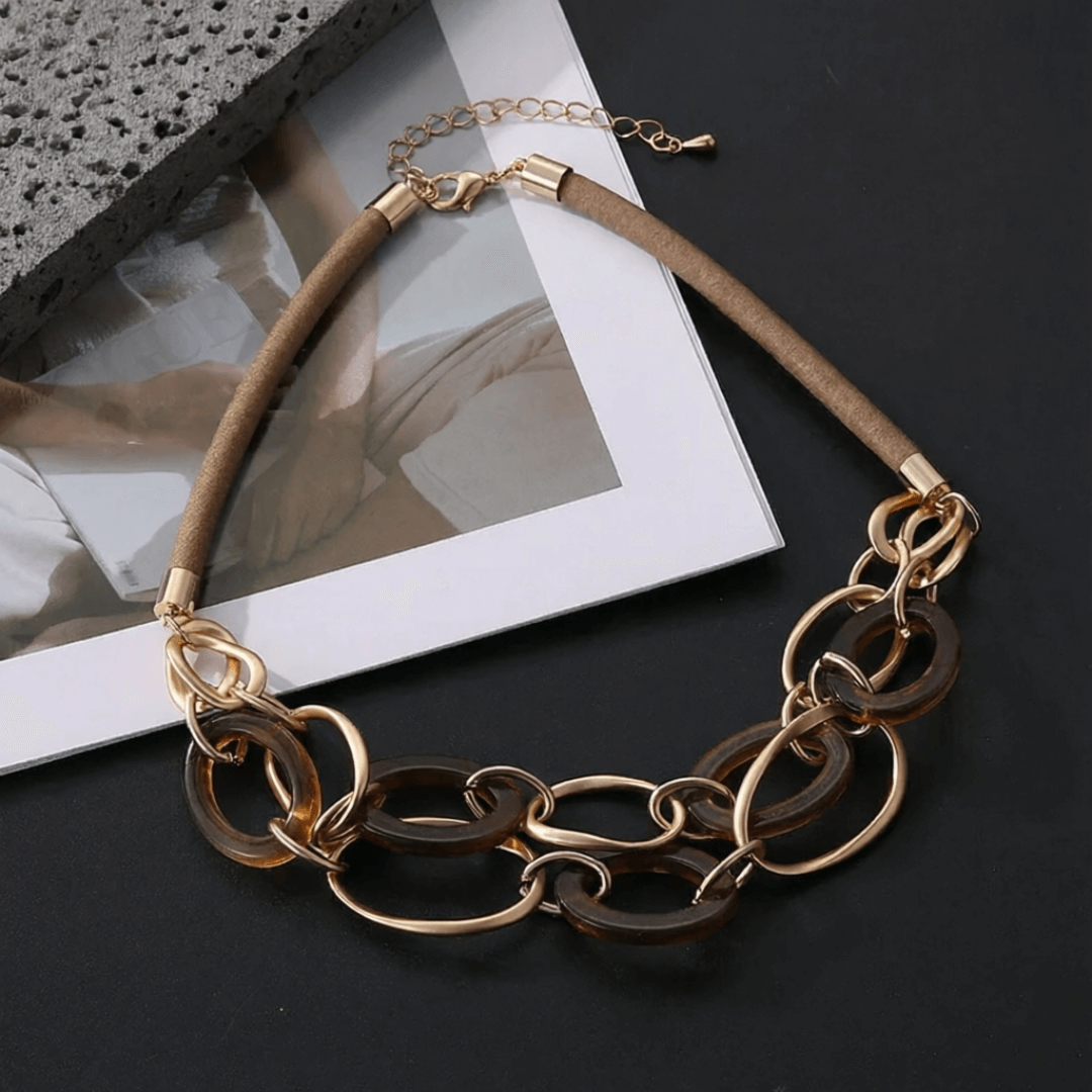 Colar Zynelle Elos Luxo Dourado — Destaque Instantâneo no Visual