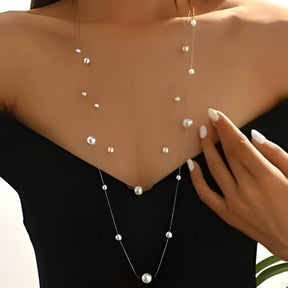 Zynelle Colar Longo Glam – Dois Fios com Pérolas Brancas Elegantes