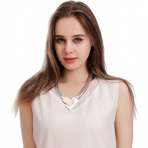 Colar Zynelle Geometria Elegante – O Toque Fashion Que Eleva Seu Estilo