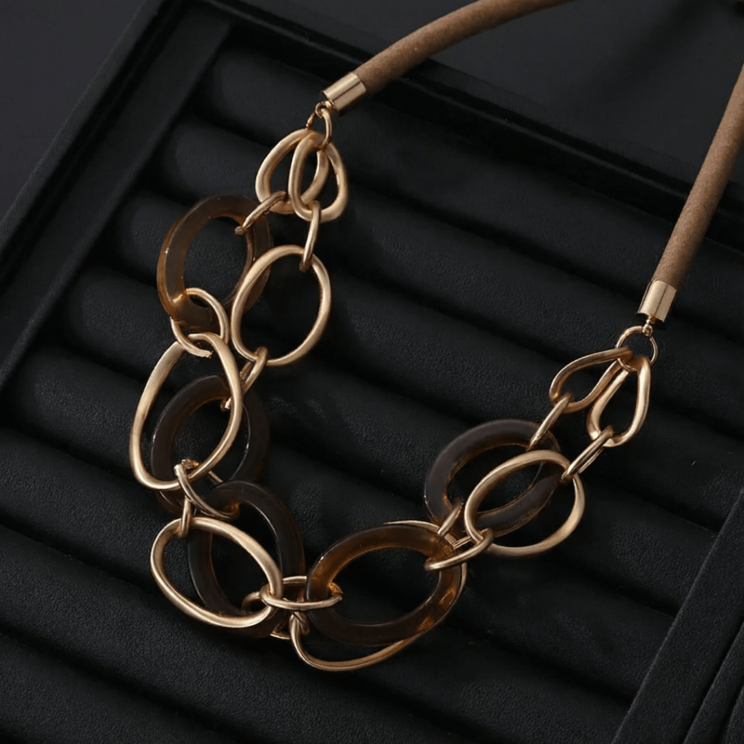 Colar Zynelle Elos Luxo Dourado — Destaque Instantâneo no Visual