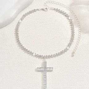 Conjunto Zynelle Cruz de Cristais — Elegância e Brilho