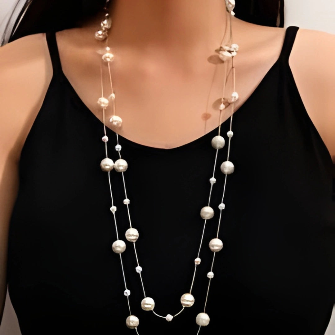 Zynelle Colar Longo Glam – Dois Fios com Pérolas Brancas Elegantes