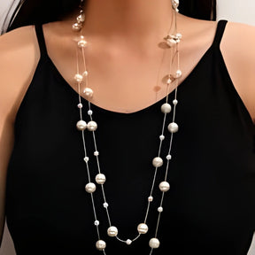 Zynelle Colar Longo Glam – Dois Fios com Pérolas Brancas Elegantes