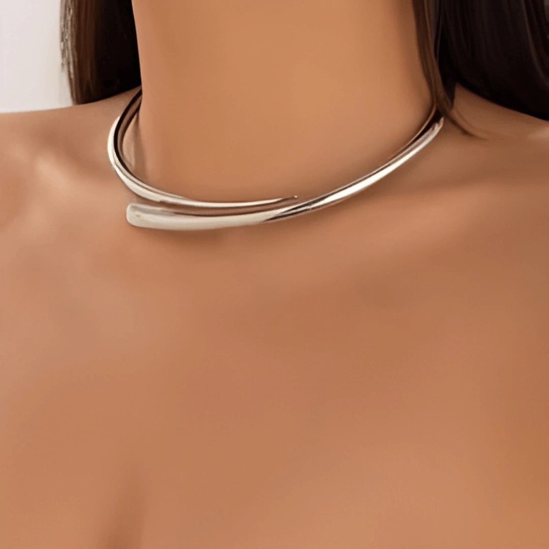 Colar Zynelle Torque Gota – Sofisticação Que Transmite Poder