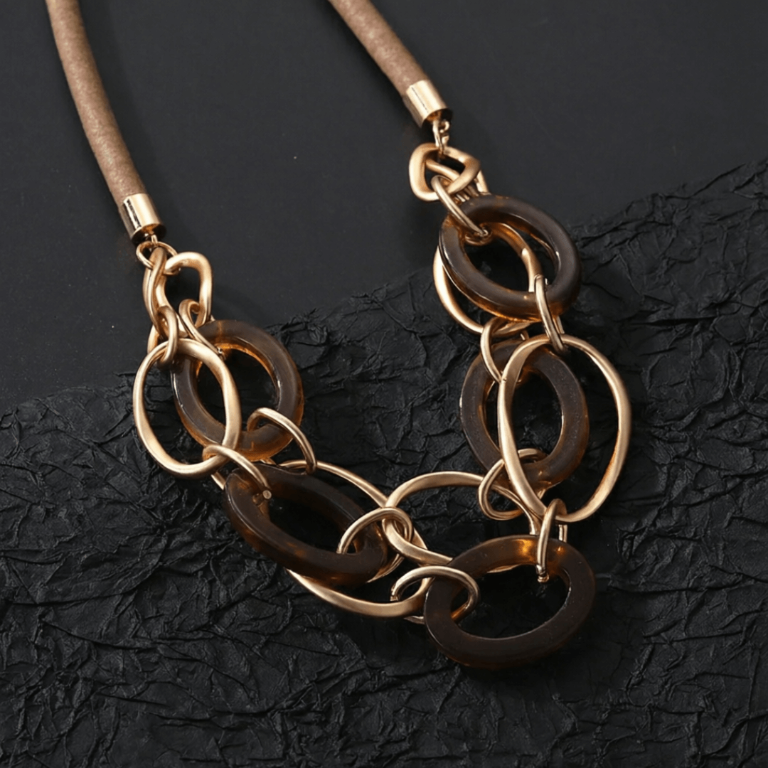 Colar Zynelle Elos Luxo Dourado — Destaque Instantâneo no Visual