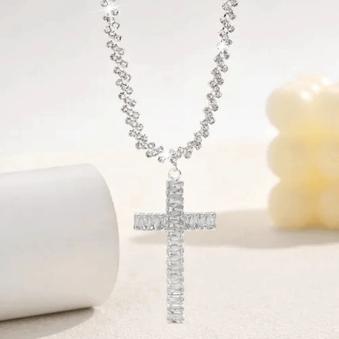 Conjunto Zynelle Cruz de Cristais — Elegância e Brilho