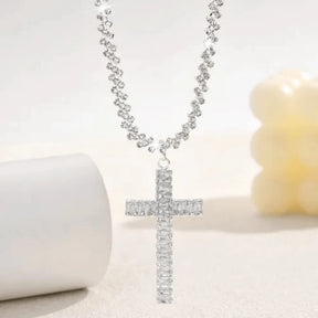 Conjunto Zynelle Cruz de Cristais — Elegância e Brilho