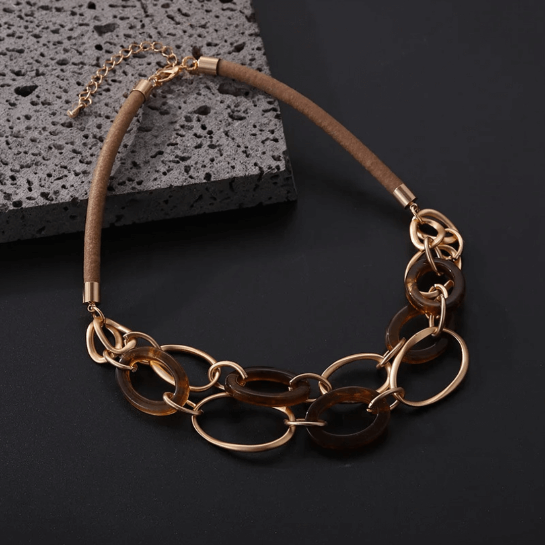 Colar Zynelle Elos Luxo Dourado — Destaque Instantâneo no Visual
