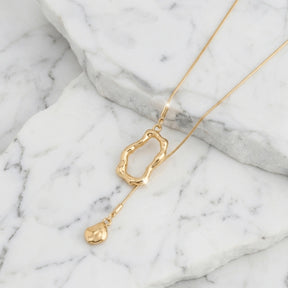 Colar Zynelle Geométrico Dourado – O Charme Moderno Que Impressiona
