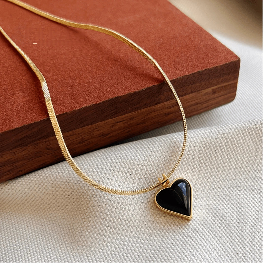 Colar Zynelle Coração Dourado – Sofisticação Feminina