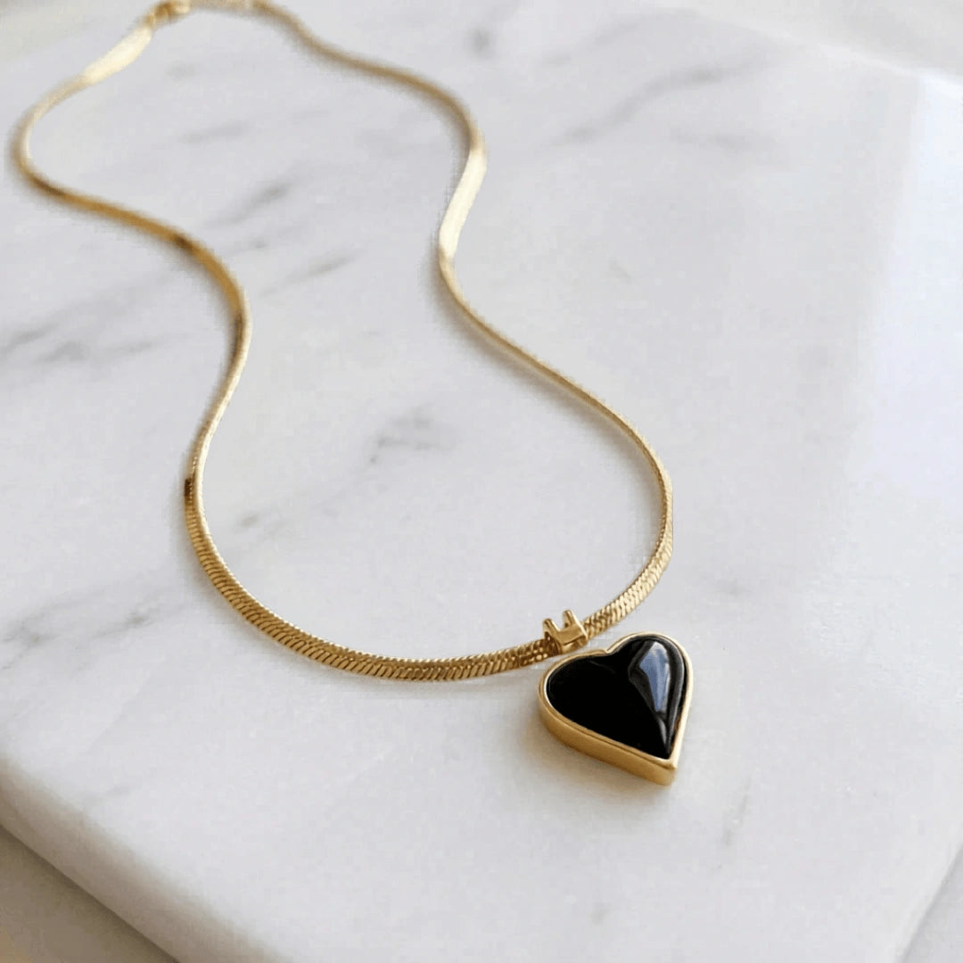 Colar Zynelle Coração Dourado – Sofisticação Feminina