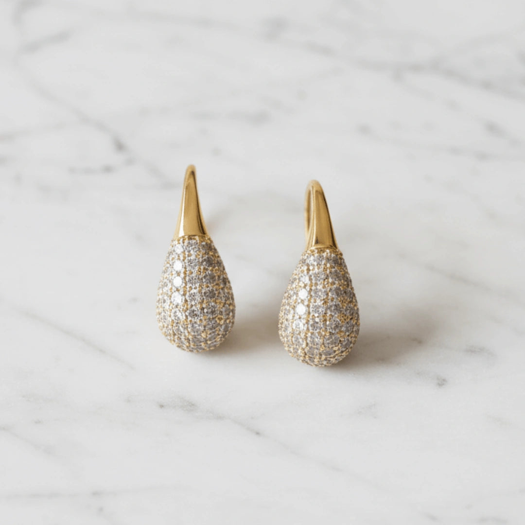 Brincos Minimalistas Zynelle com Pingente de Zircônia em Forma  Luxuosa