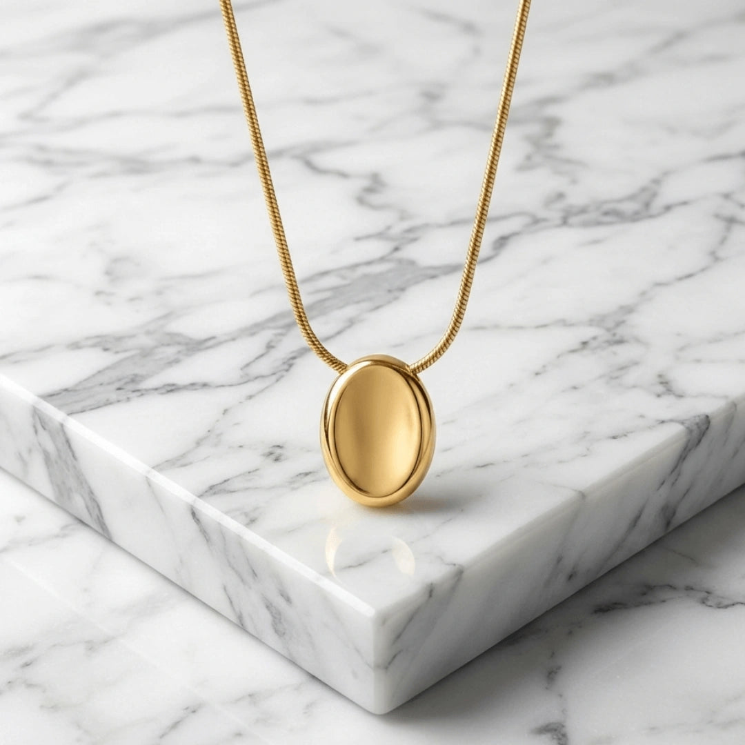 Colar Esfera Minimalista Zynelle – Sofisticação em Aço Titânio