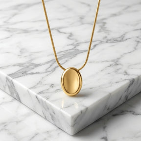 Colar Esfera Minimalista Zynelle – Sofisticação em Aço Titânio