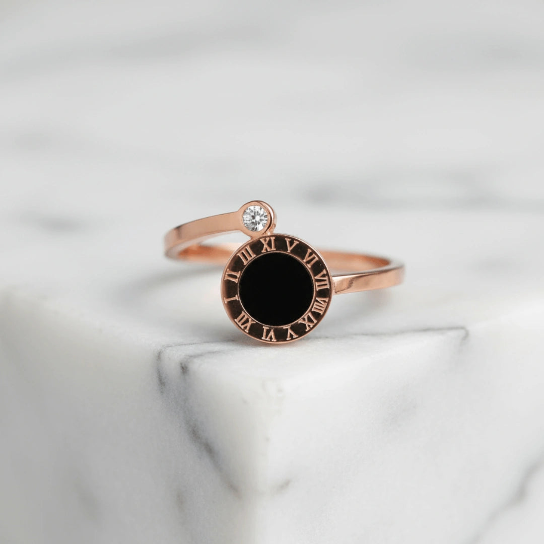 Anel Zynelle Disco Negro Romano Ajustável de Luxo