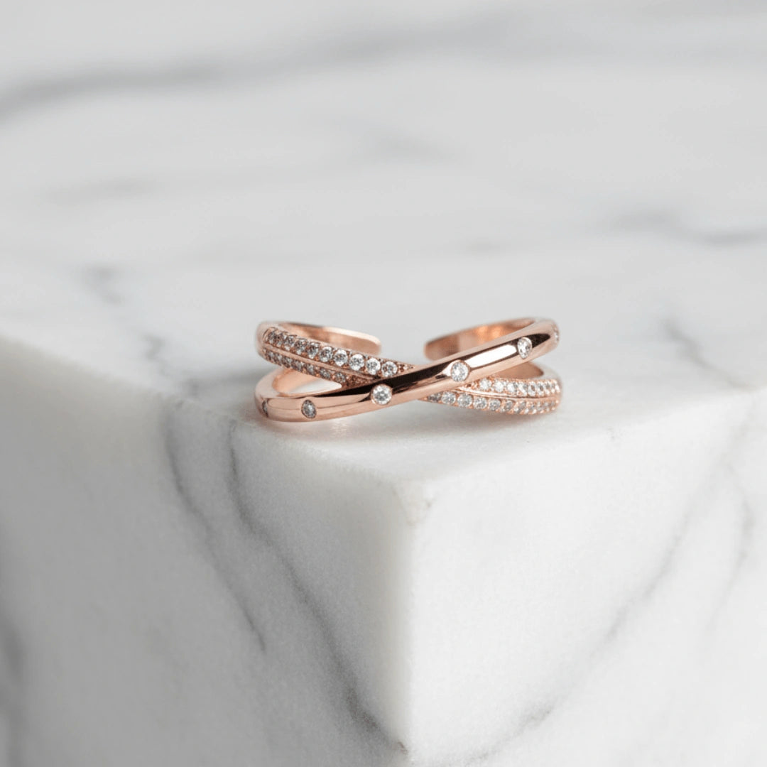 Anel Zynelle Cruz Zircônia Ouro Rosé Ajustável Charme