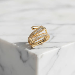 Anel Cruz Gótica 2025 Zynelle - Metal de Luxo