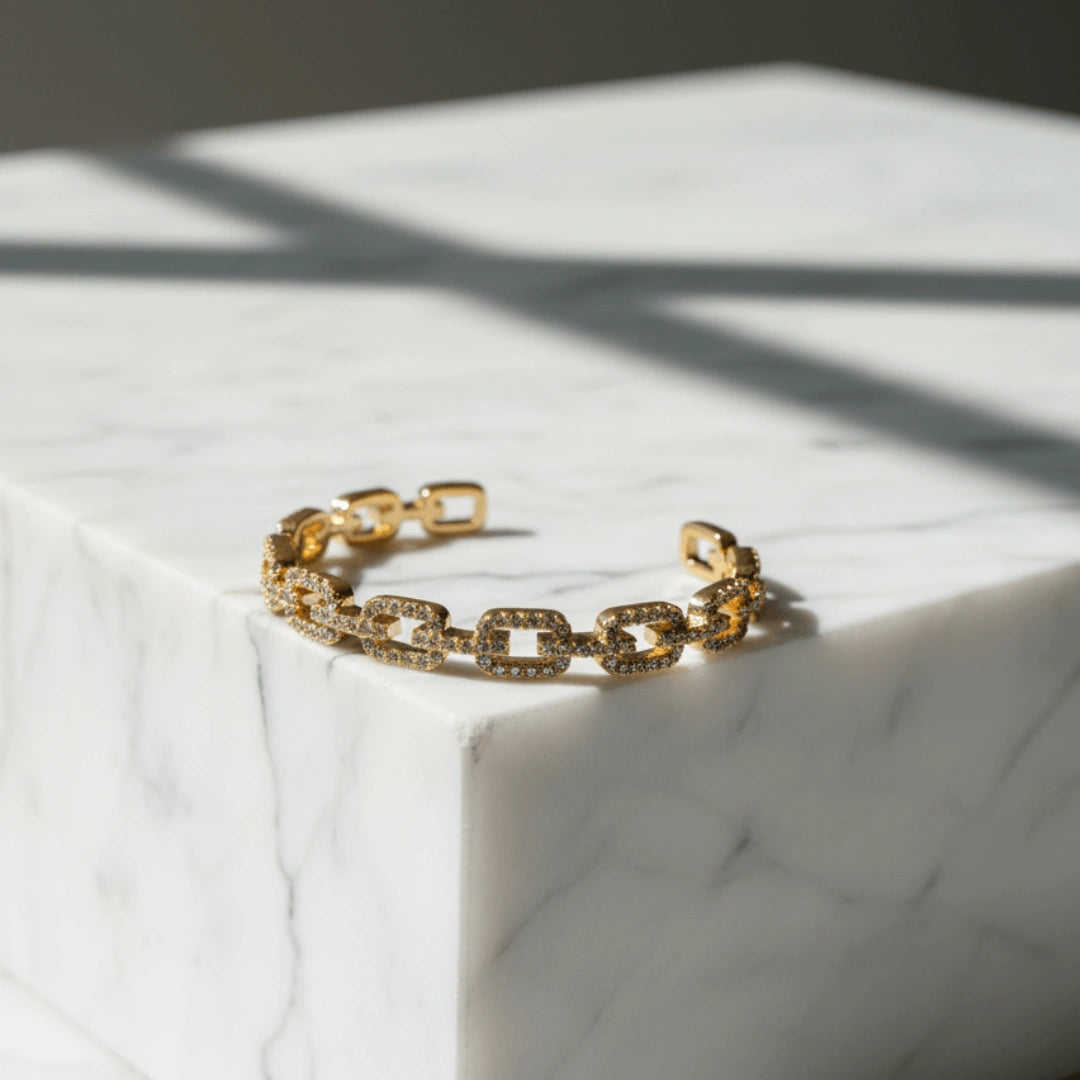 Pulseira Zynelle Aurora Dourada – Micro Zircões Luxuosos com Ouro 18K 2025