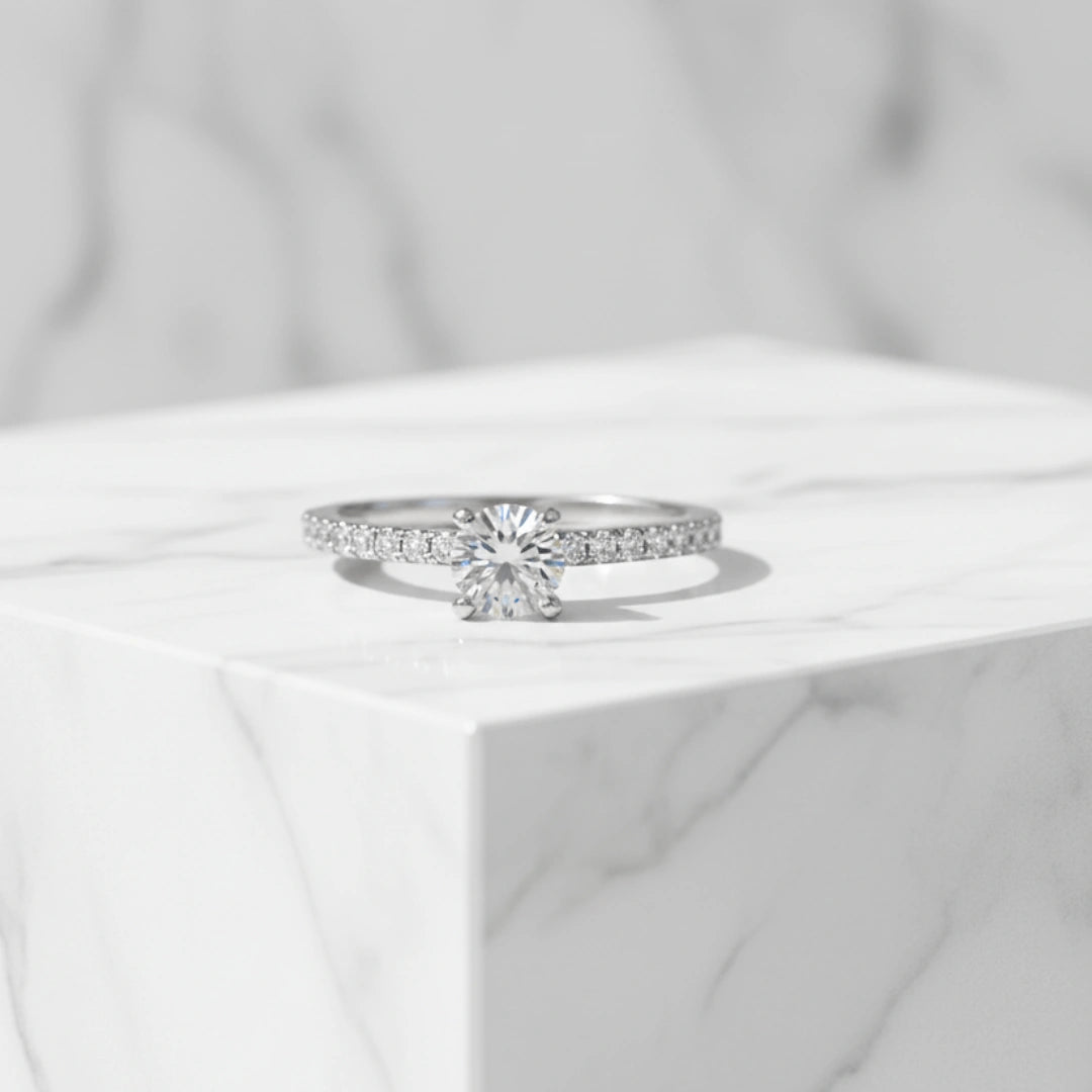 Anel Zynelle Moissanita Quadrado Radiante em Prata