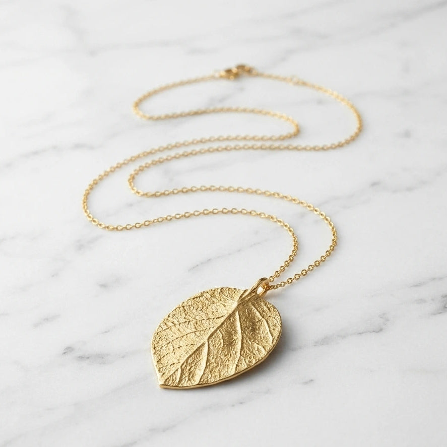 Colar Zynelle Dourado Alongado — Sofisticação que valoriza o visual