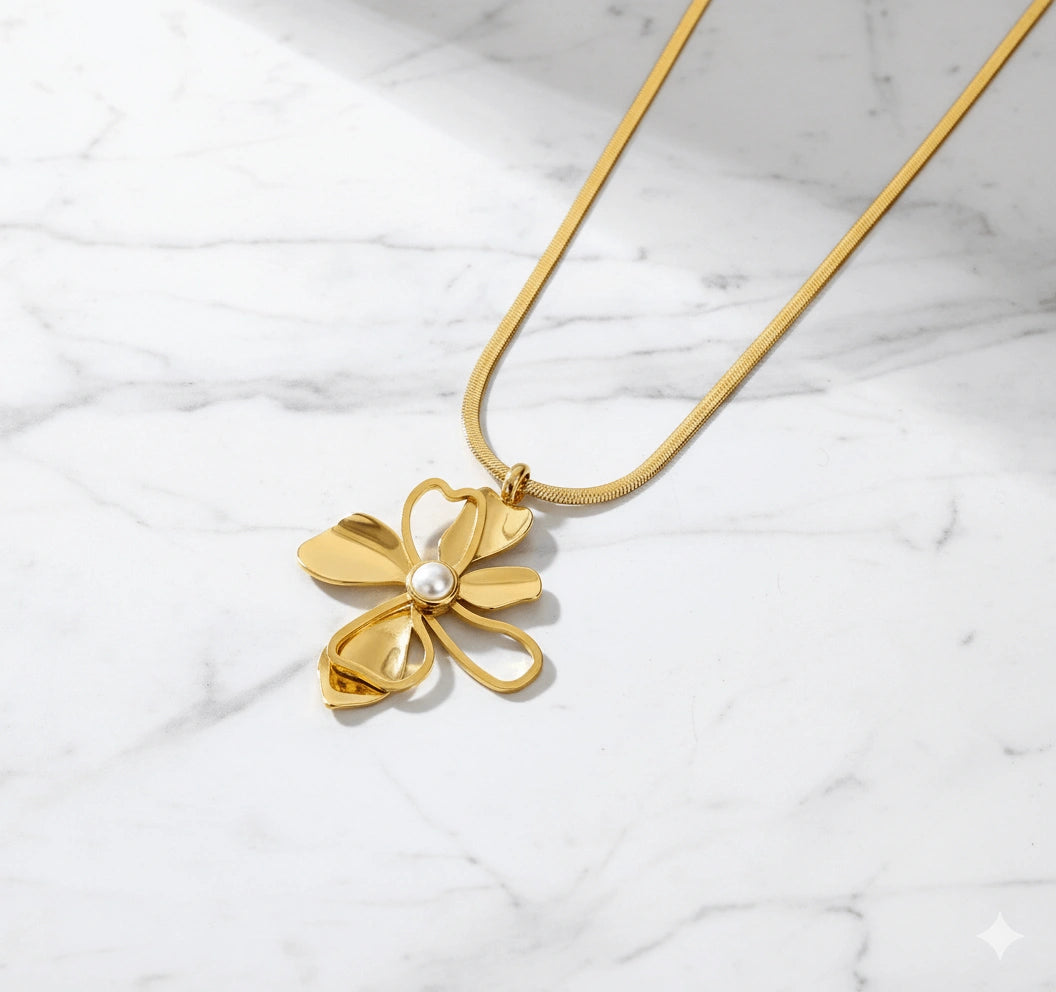 Colar Zynelle  Flor Dourada Radiante – Ícone de Luxo Floral 2025