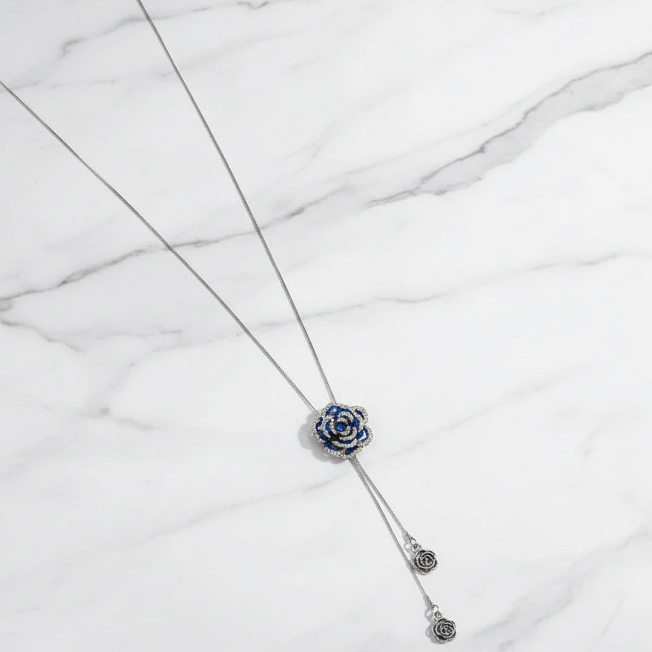 Zynelle Black Rose – Colar Longo Sofisticado para Looks Elegantes