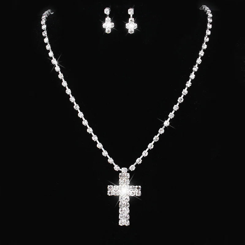 Conjunto Zynelle Cruz de Cristais — Elegância e Brilho