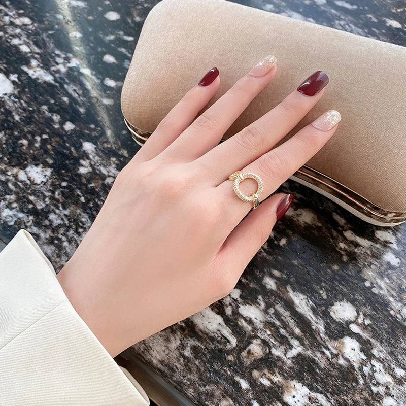 Anel Zynelle Círculo Zircônia Ajustável Brilho Sedutor