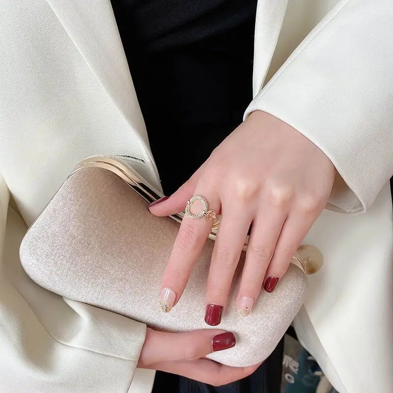 Anel Zynelle Círculo Zircônia Ajustável Brilho Sedutor