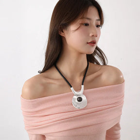 Colar Zynelle Choker Goth em Couro – Visual Marcante e Moderno
