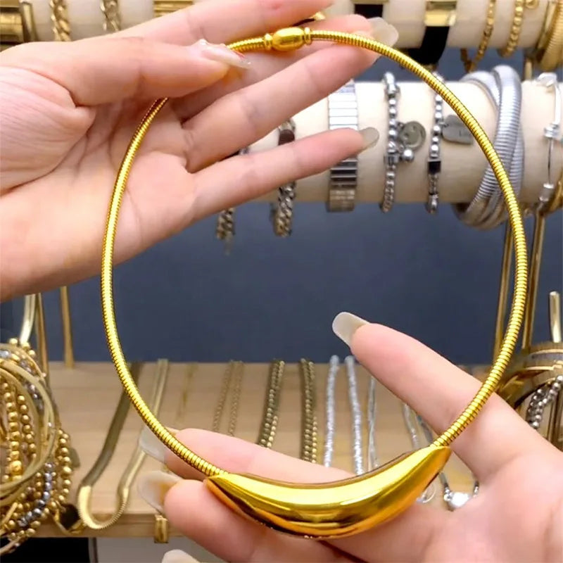 Colar Minimalista Zynelle  – A Elegância Que Fala Baixo e Impressiona