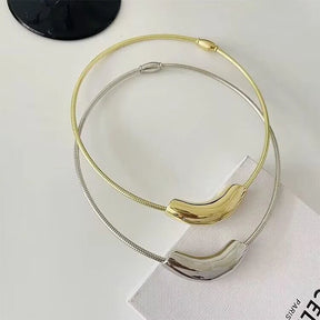 Colar Minimalista Zynelle  – A Elegância Que Fala Baixo e Impressiona