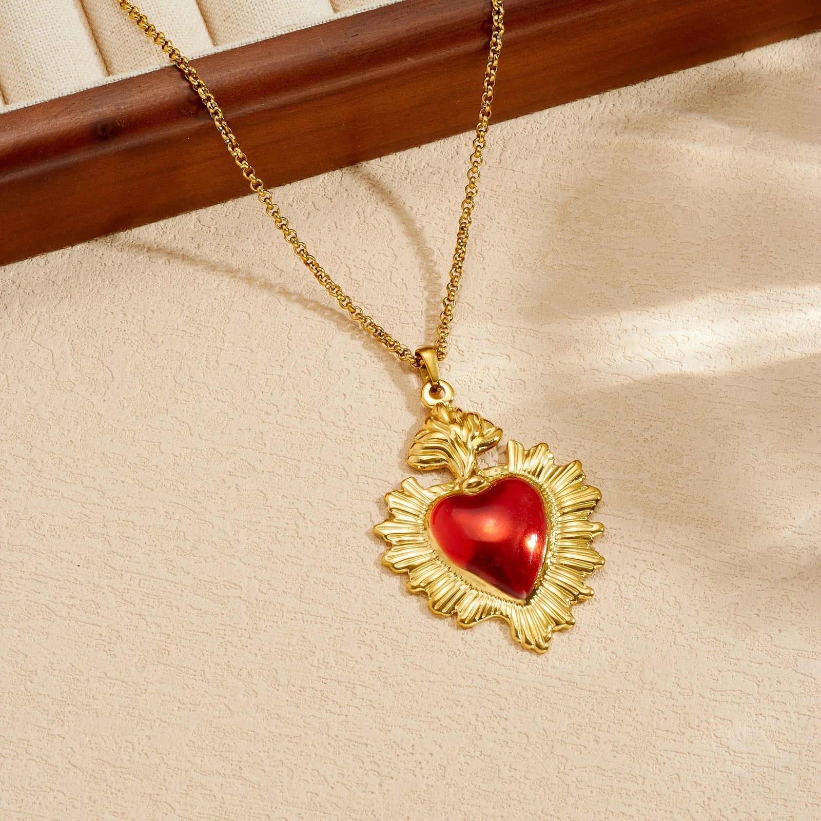 Colar Zynelle Sagrado Dourado — Elegância com presença autêntica
