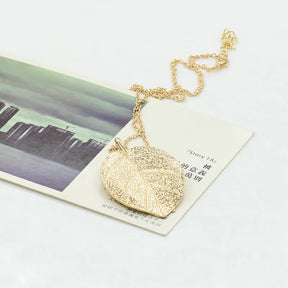 Colar Zynelle Dourado Alongado — Sofisticação que valoriza o visual