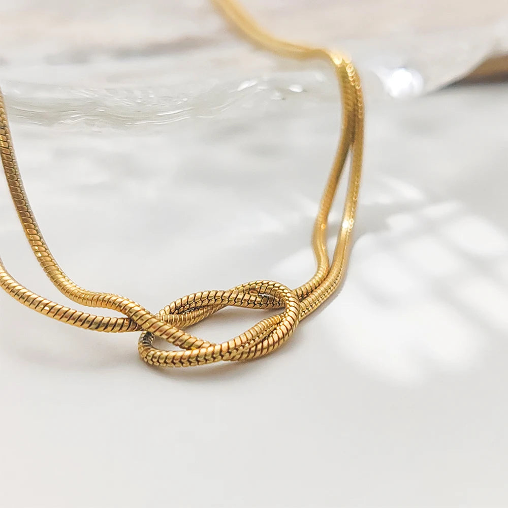 Zynelle | Colar Snake Chain com Nó em Banho Dourado 14k