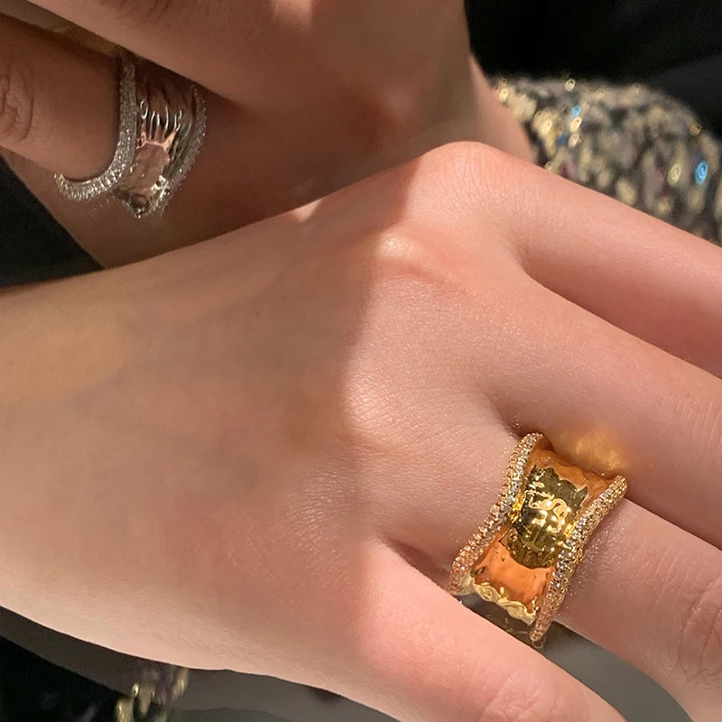 Anéis Zynelle de Metal com Ondas Irregulares