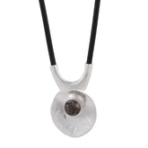 Colar Zynelle Choker Goth em Couro – Visual Marcante e Moderno