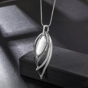Zynelle Opal Leaves Necklace – Elegância Moderna para Festas